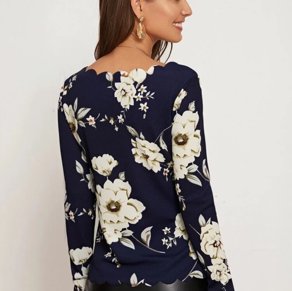 FLASH SALE 4 for $20💖Floral Scallop Edge Top - Picture 4 of 8